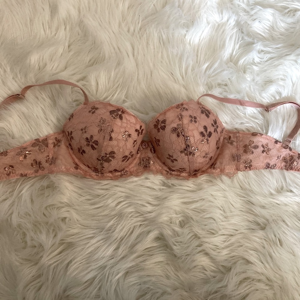 Victoria’s Secret pink 🌸 bra - never worn!